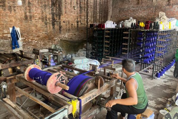 12 proses keteng benang rayon pada gulungan