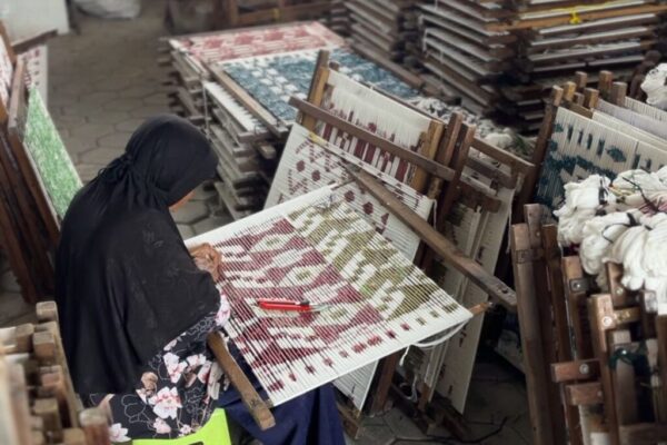 7 proses cek dan pelepasan benang pada baki